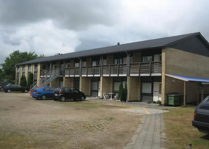 Mini 12- Meget Taet Pa Lego House Og Centrum Billund